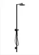 Schwarze Duschsäule mit Kopfbrause und flexibler Handbrause, montiert an der Wand. Das Produkt stammt von AXOR. Klar strukturiert, ohne störende Elemente.